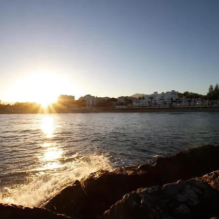 Banus - Lis - Banus - Spectacular 1br - 1ba - Stylishly Redecorated - Super Bright - 3 Outdoor Terraces - Outdoor Dining & Lounge Areas - Pool - Perfect For Couples Marbella