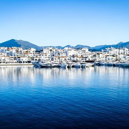 Banus - Lis - Banus - Spectacular 1br - 1ba - Stylishly Redecorated - Super Bright - 3 Outdoor Terraces - Outdoor Dining & Lounge Areas - Pool - Perfect For Couples *