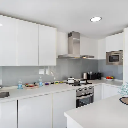 Apartment Banus - Lis - Banus - Spectacular 1br - 1ba - Stylishly Redecorated - Super Bright - 3 Outdoor Terraces - Outdoor Dining & Lounge Areas - Pool - Perfect For Couples *