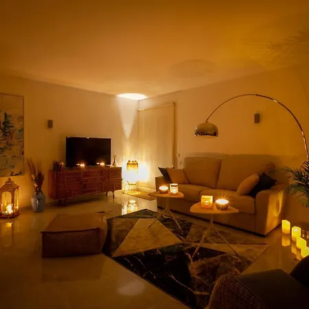 Banus - Lis - Banus - Spectacular 1br - 1ba - Stylishly Redecorated - Super Bright - 3 Outdoor Terraces - Outdoor Dining & Lounge Areas - Pool - Perfect For Couples * Marbella