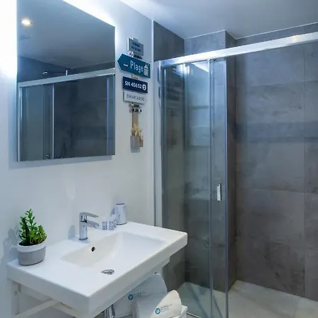 Banus - Lis - Banus - Spectacular 1br - 1ba - Stylishly Redecorated - Super Bright - 3 Outdoor Terraces - Outdoor Dining & Lounge Areas - Pool - Perfect For Couples
