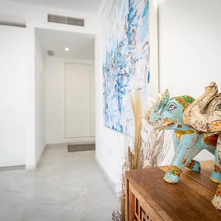 Apartment Banus - Lis - Banus - Spectacular 1br - 1ba - Stylishly Redecorated - Super Bright - 3 Outdoor Terraces - Outdoor Dining & Lounge Areas - Pool - Perfect For Couples *