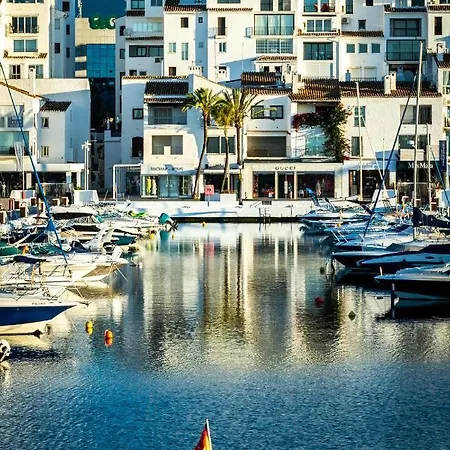 Apartment Banus - Lis - Banus - Spectacular 1br - 1ba - Stylishly Redecorated - Super Bright - 3 Outdoor Terraces - Outdoor Dining & Lounge Areas - Pool - Perfect For Couples *
