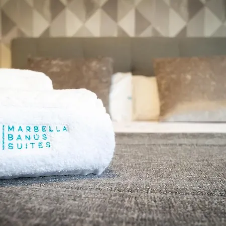 Banus - Lis - Banus - Spectacular 1br - 1ba - Stylishly Redecorated - Super Bright - 3 Outdoor Terraces - Outdoor Dining & Lounge Areas - Pool - Perfect For Couples Marbella