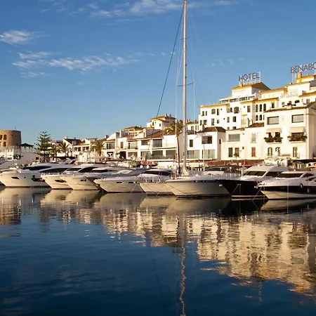Banus - Lis - Banus - Spectacular 1br - 1ba - Stylishly Redecorated - Super Bright - 3 Outdoor Terraces - Outdoor Dining & Lounge Areas - Pool - Perfect For Couples * Marbella
