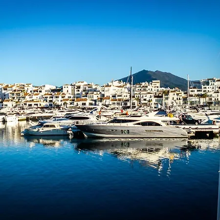 Banus - Lis - Banus - Spectacular 1br - 1ba - Stylishly Redecorated - Super Bright - 3 Outdoor Terraces - Outdoor Dining & Lounge Areas - Pool - Perfect For Couples * Marbella