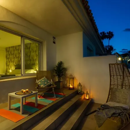 Apartment Banus - Lis - Banus - Spectacular 1br - 1ba - Stylishly Redecorated - Super Bright - 3 Outdoor Terraces - Outdoor Dining & Lounge Areas - Pool - Perfect For Couples *