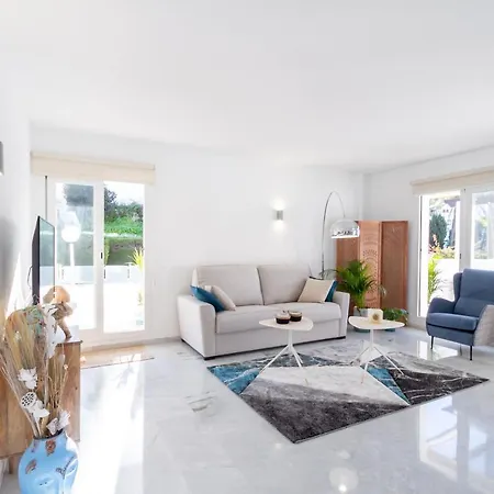 Apartment Banus - Lis - Banus - Spectacular 1br - 1ba - Stylishly Redecorated - Super Bright - 3 Outdoor Terraces - Outdoor Dining & Lounge Areas - Pool - Perfect For Couples Marbella