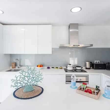 Banus - Lis - Banus - Spectacular 1br - 1ba - Stylishly Redecorated - Super Bright - 3 Outdoor Terraces - Outdoor Dining & Lounge Areas - Pool - Perfect For Couples Apartment *