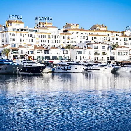 Apartment Banus - Lis - Banus - Spectacular 1br - 1ba - Stylishly Redecorated - Super Bright - 3 Outdoor Terraces - Outdoor Dining & Lounge Areas - Pool - Perfect For Couples Marbella