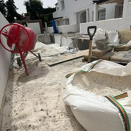 Apartment Marbella Banus Suites - Lis - Banus - Spectacular 1Br - 1Ba - Stylishly Redecorated - Super Bright - 3 Outdoor Terraces - Outdoor Dining & Lounge Areas - Pool - Perfect For Couples *